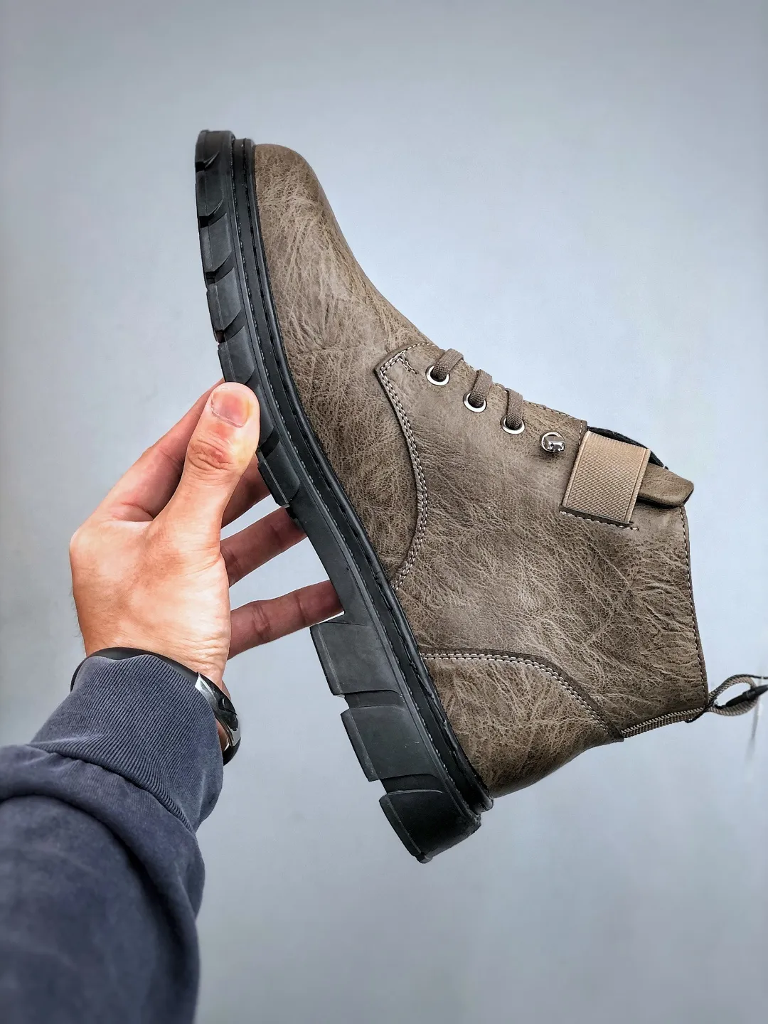 💰 480 Timberland Timberland/Timberland classic 25ss new high-top, classic re-creation, brand new upgrade, Guangdong factory quality, original box and original packaging. The fabric is made of Italian top frosted cowhide, with anti-odor and anti-corrosion genuine leather latex insoles to give you a perfect wearing experience. High-quality and durable, a must-have for sportsmen. Specializes in not looking handsome. High-quality and first-class foot feel. Exclusive supply. Size: 38-44
